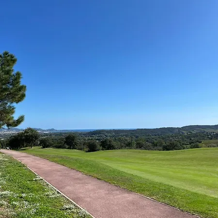 Au Calme Avec Piscine Сasa de vacaciones *