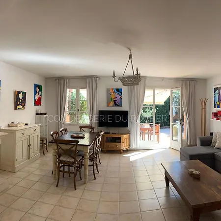 Au Calme Avec Piscine Сasa de vacaciones *