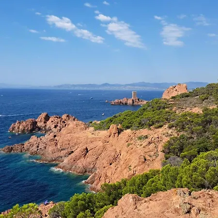 Сasa de vacaciones Au Calme Avec Piscine